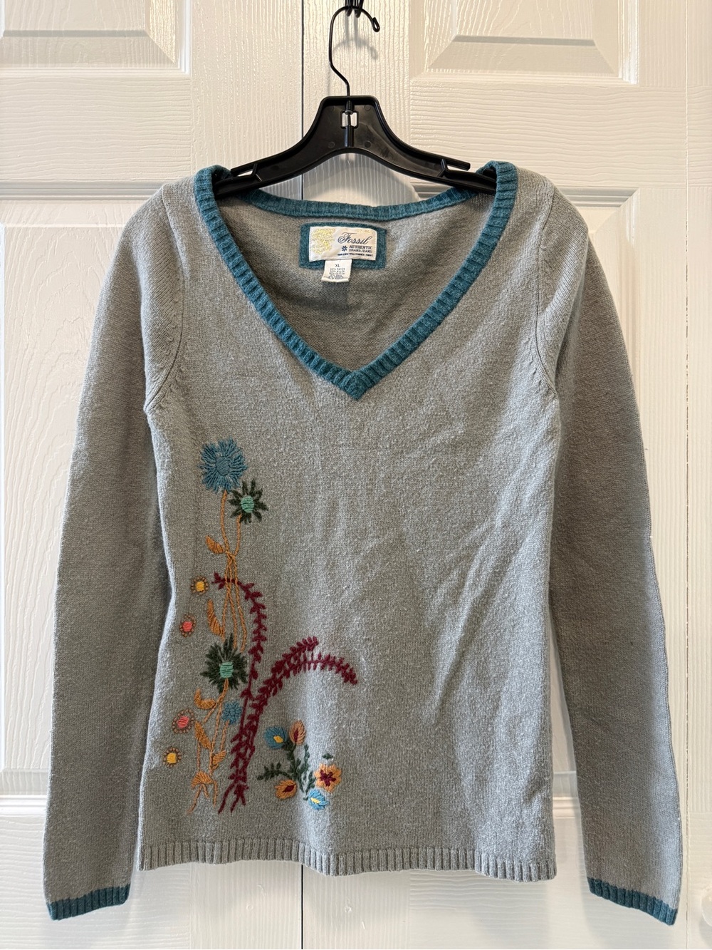 Fossil Embroidered long V-Neck Sweater size XL